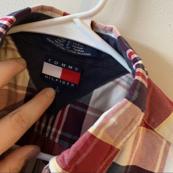 Vintage 90's Tommy Hilfiger Crest Button Down (VVV) - Picture 4 of 5